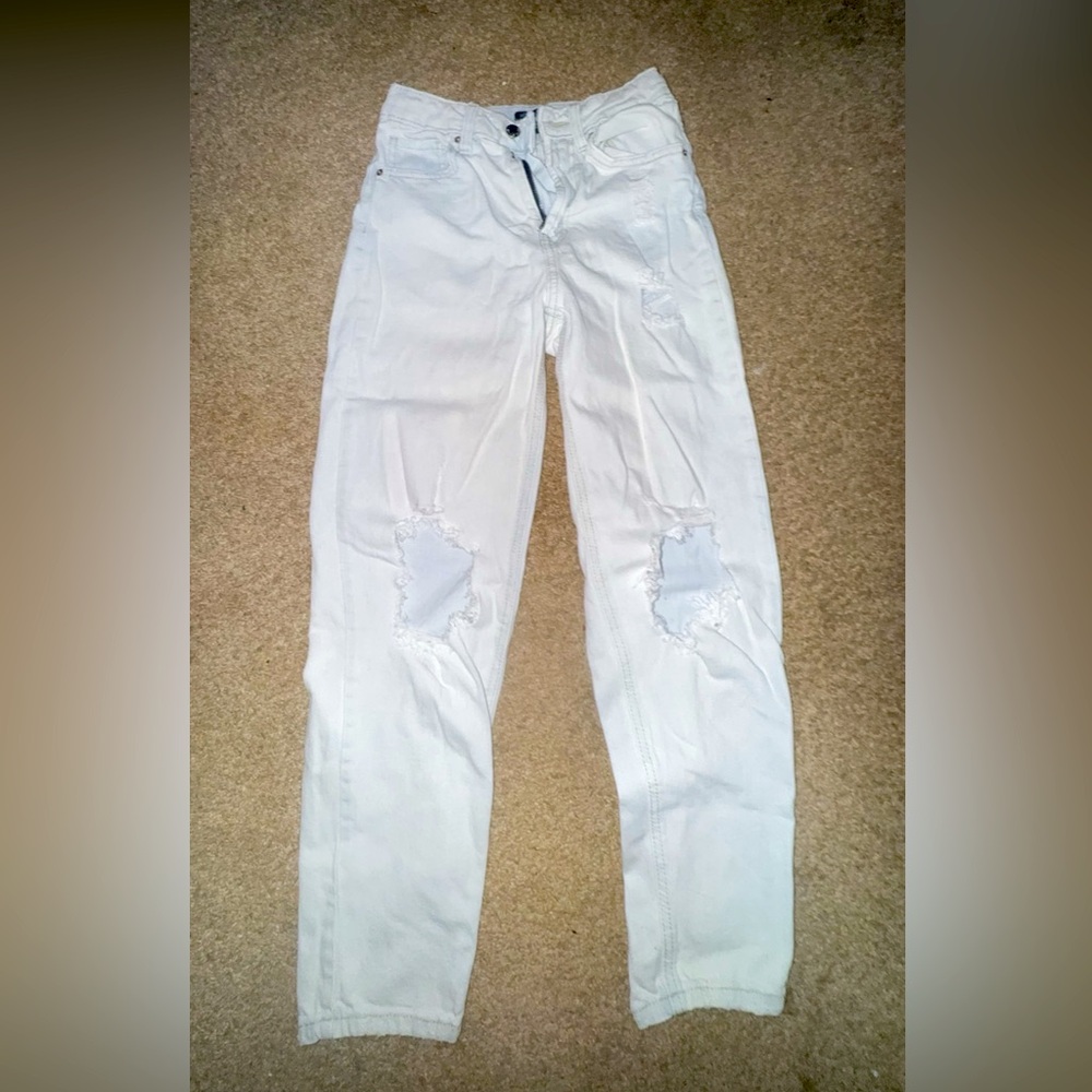 white blueish mom jeans barley worn brand